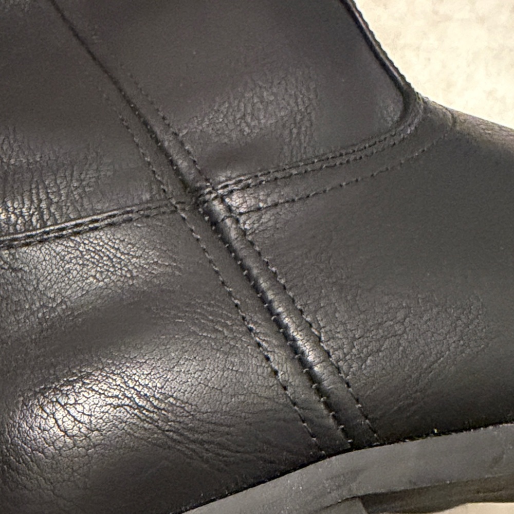 Elegant Black Heeled Boots for Women - Picture 5 of 6